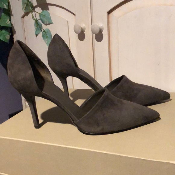 NWT Vince Suede Claire Pumps - Picture 2 of 5